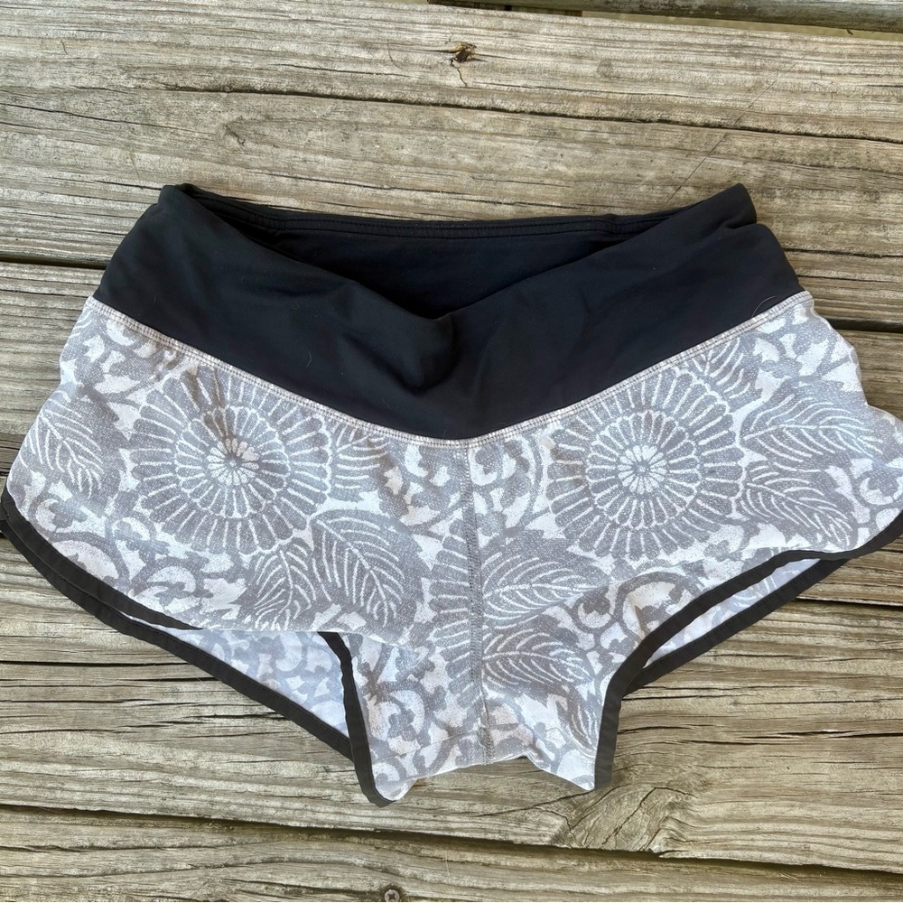 Lululemon size 2 Floral Black and Gray Run Shorts